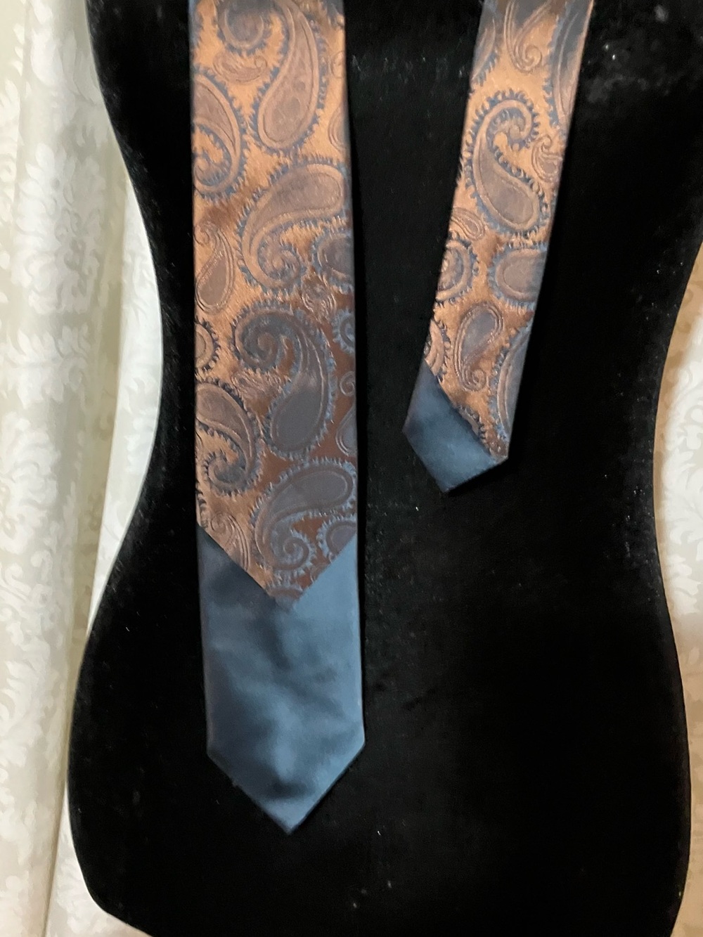 Two 1980’s Vintage Skinny Silk Ties - Picture 2 of 10